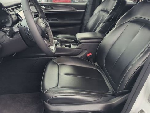 Used 2024 Jeep Grand Cherokee Limited 4xe image 11