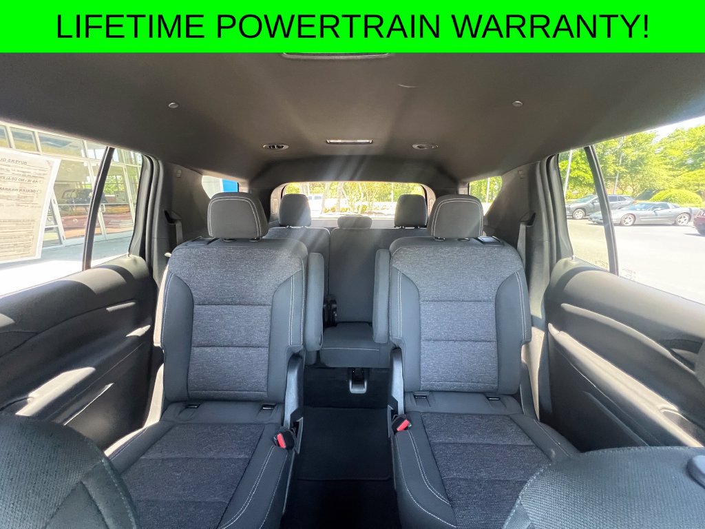 Used 2025 Chevrolet Traverse LT FWD image 15