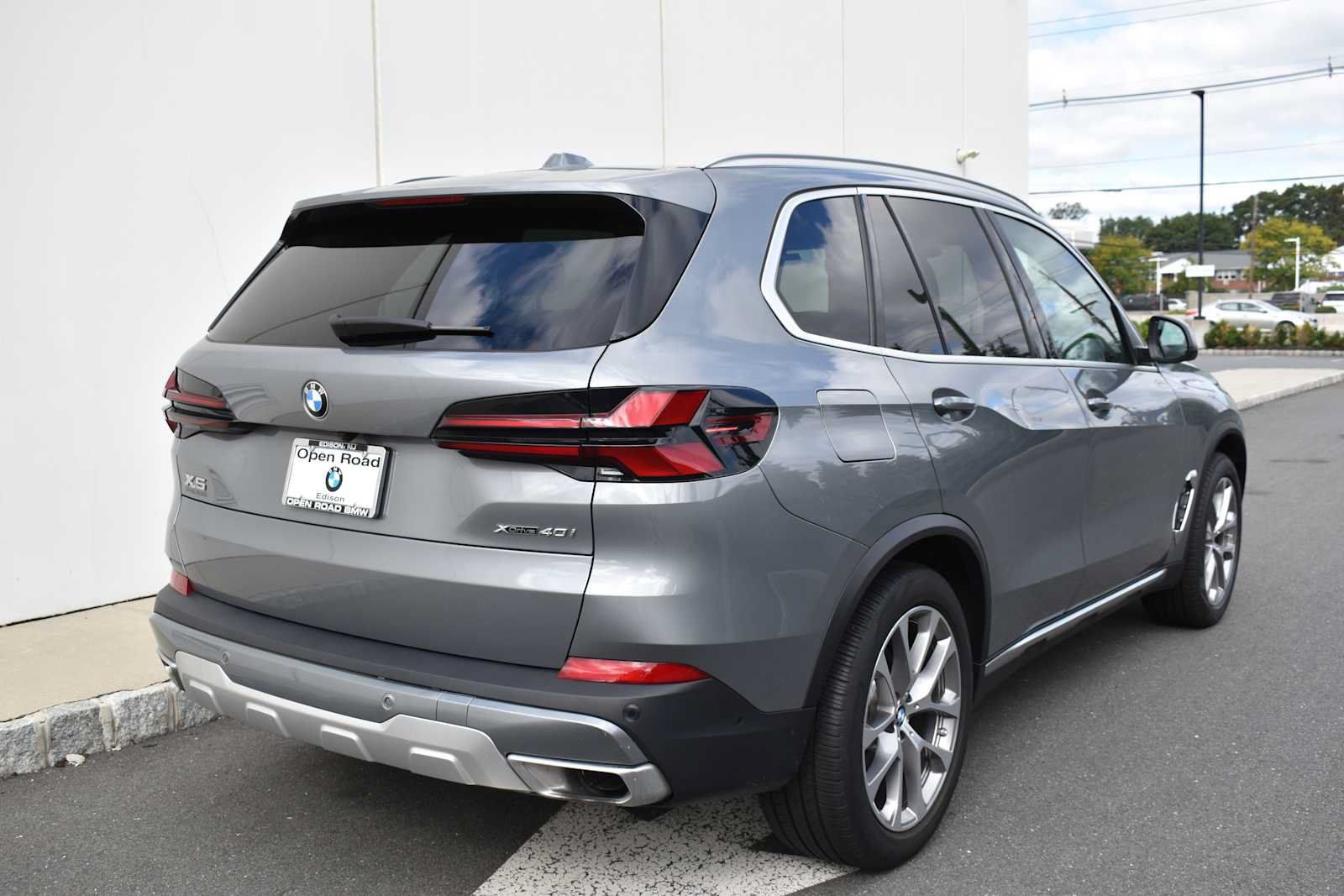 Used 2024 BMW X5 xDrive40i w/ Parking Assistance Package AWD/4WD image 5