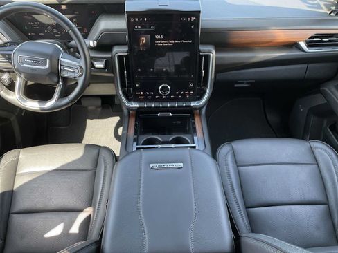 Used 2025 GMC Yukon Denali AWD/4WD image 21