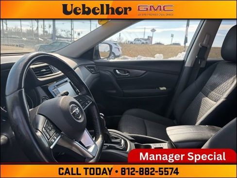 Used 2017 Nissan Rogue SV w/ SV Premium Package image 21