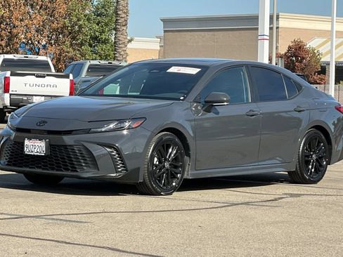 Used 2025 Toyota Camry SE FWD image 10