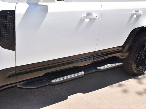 Used 2023 Land Rover Defender 110 X-Dynamic SE image 37