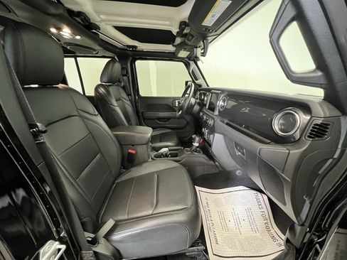 Used 2022 Jeep Wrangler Unlimited Sahara image 8