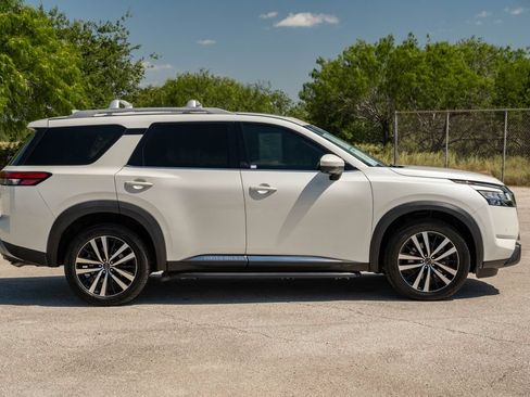 Used 2023 Nissan Pathfinder Platinum w/ Lighting Package (N93) AWD/4WD image 9