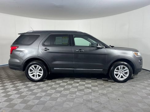 Used 2018 Ford Explorer XLT w/ Equipment Group 202A AWD/4WD image 5
