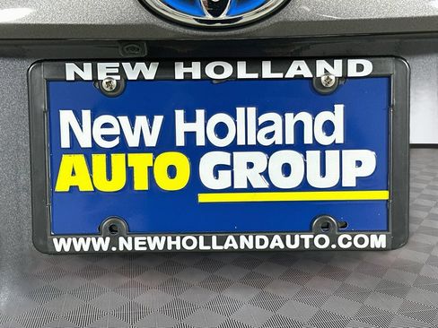 Used 2018 Toyota RAV4 XLE AWD/4WD image 18