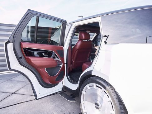 Used 2025 Land Rover Range Rover SE image 26