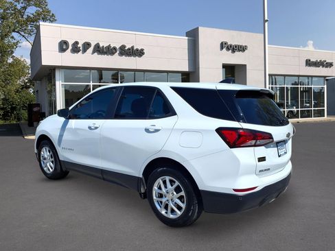 Used 2022 Chevrolet Equinox LS w/ LS Convenience Package AWD/4WD image 3