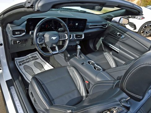 Used 2025 Ford Mustang Premium image 27