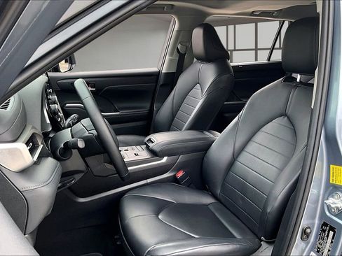 Used 2020 Toyota Highlander XLE image 21