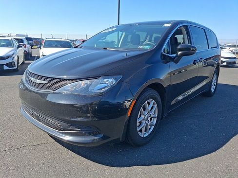 Used 2024 Chrysler Voyager LX FWD image 3