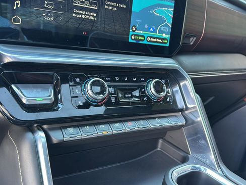 Used 2024 GMC Sierra 3500 Denali Ultimate image 21