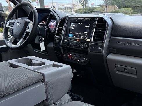 Used 2017 Ford F250 XLT w/ XLT Premium Package image 22