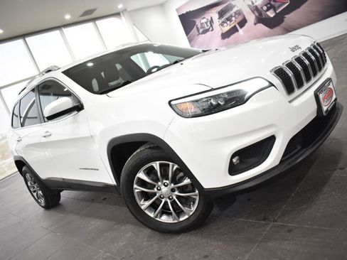 Used 2019 Jeep Cherokee Latitude Plus w/ Cold Weather Group image 3