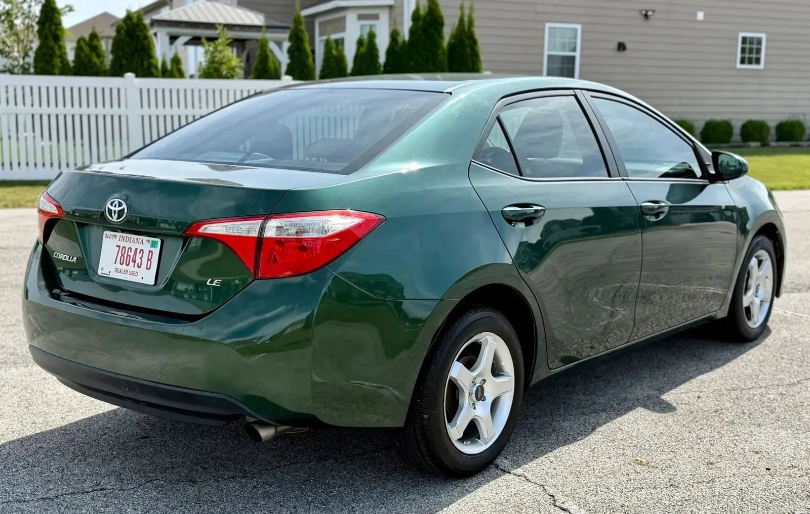 Used 2016 Toyota Corolla LE FWD image 7
