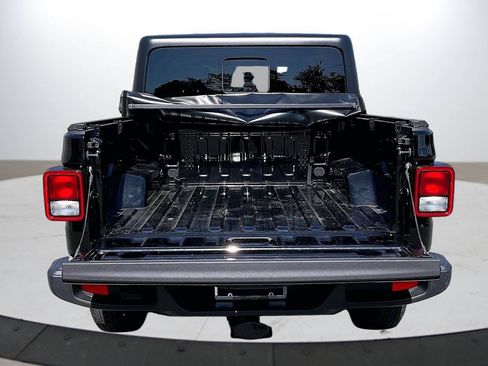Used 2023 Jeep Gladiator Sport AWD/4WD image 24