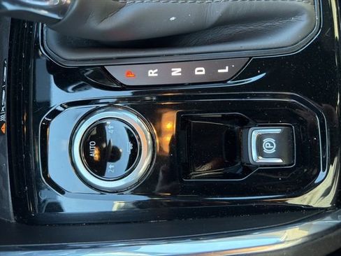 Used 2023 Chevrolet Colorado LT w/ LT Convenience Package II image 8