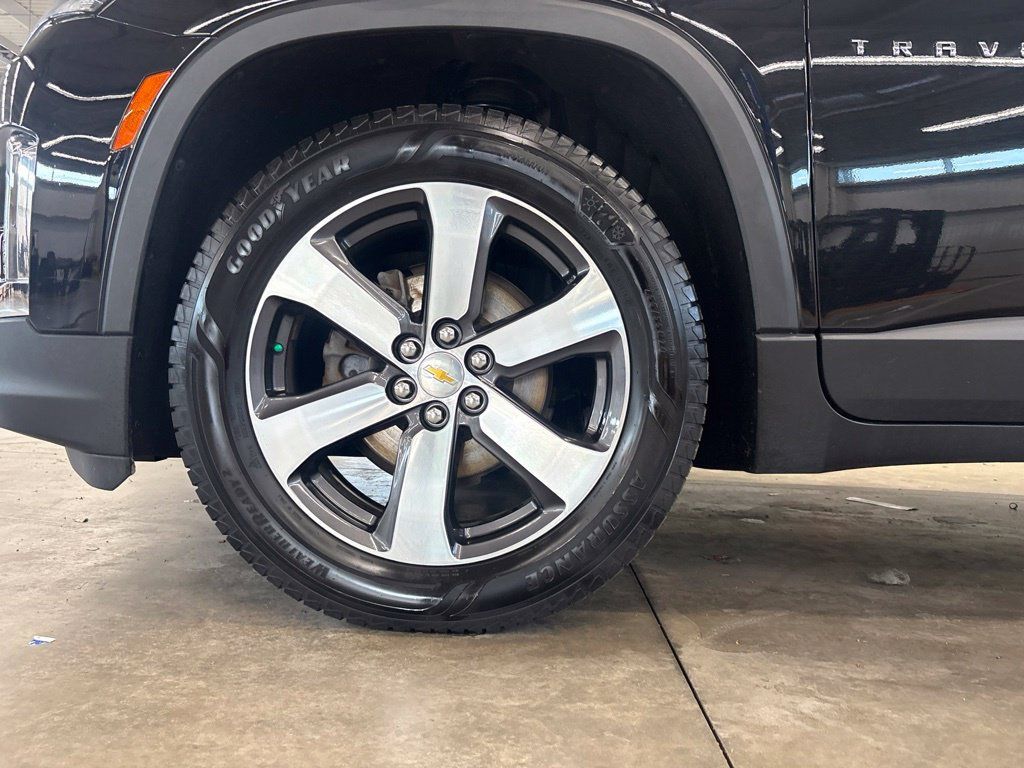 Used 2023 Chevrolet Traverse LT w/ LT Premium Package AWD/4WD image 24