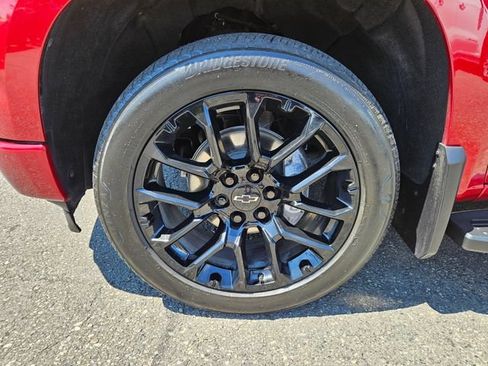 Used 2024 Chevrolet Silverado 1500 High Country w/ High Country Premium Package AWD/4WD image 10
