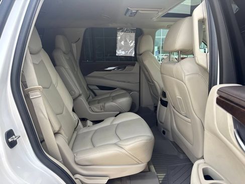 Used 2017 Cadillac Escalade Premium Luxury AWD/4WD image 31