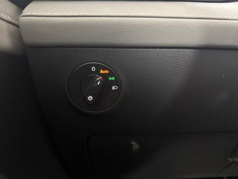 Certified 2024 Volkswagen Taos SE w/ Panoramic Sunroof Package image 20