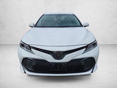 Used 2018 Toyota Camry LE image 2