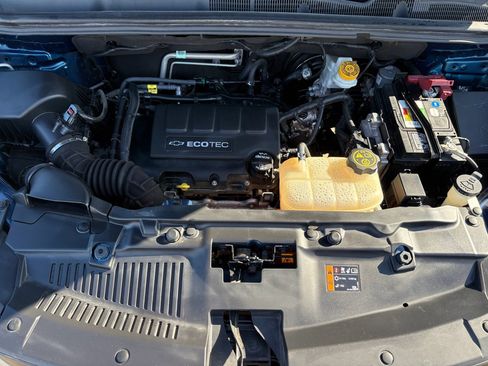 Used 2020 Chevrolet Trax LT w/ LT Convenience Package image 28