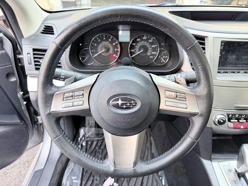 Used 2010 Subaru Legacy 2.5i Premium image 16