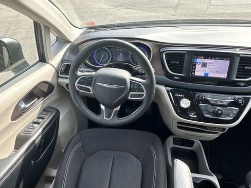 Used 2023 Chrysler Voyager LX FWD image 18