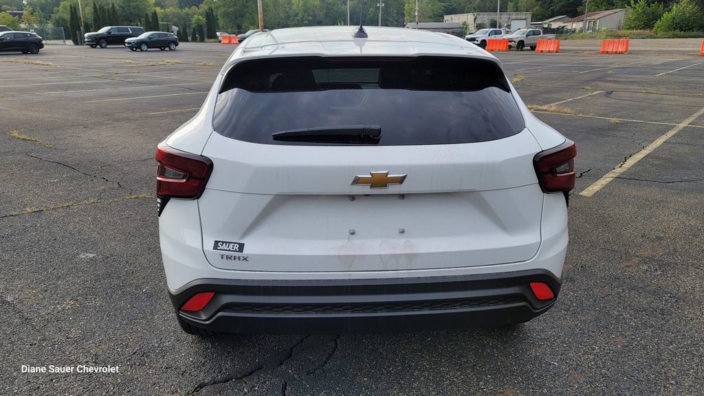 New 2026 Chevrolet Trax LS w/ LS Convenience Package FWD image 10