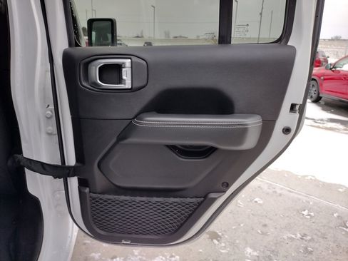 Used 2023 Jeep Wrangler Sahara image 19