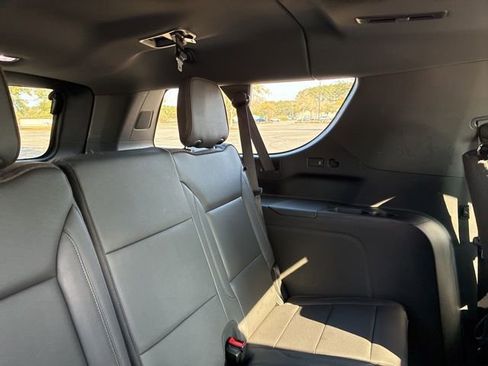 Used 2024 Chevrolet Suburban High Country image 26