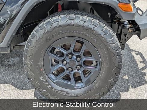 Used 2021 Jeep Wrangler Unlimited Sahara w/ Uconnect 4C Nav & Sound Group AWD/4WD image 11