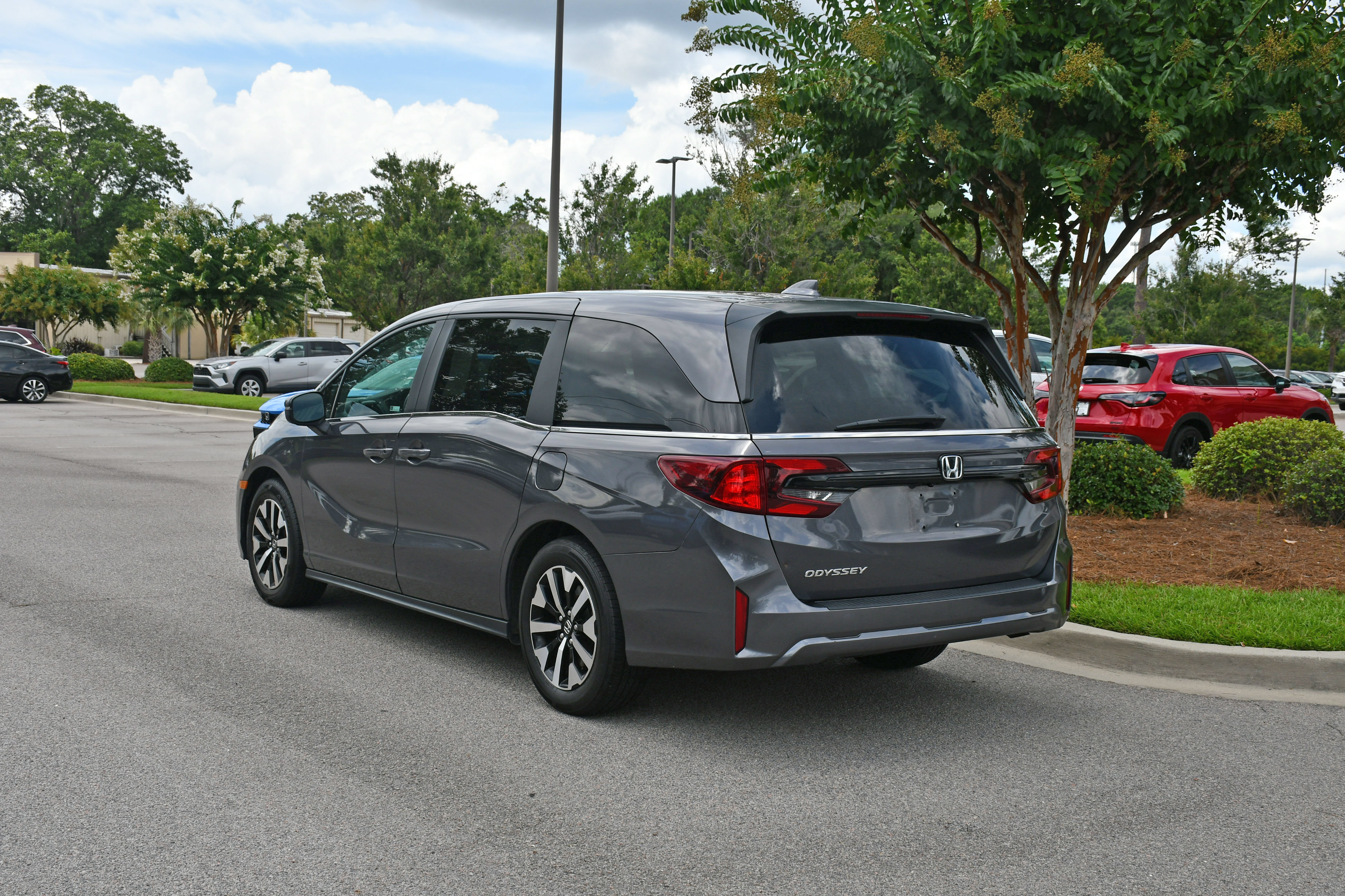 Used 2025 Honda Odyssey EX-L image 3