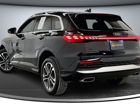 Used 2025 Audi Q5 Premium image 4