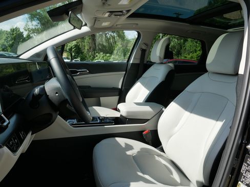 Certified 2025 Kia Sportage EX w/ Premium Package AWD/4WD image 34