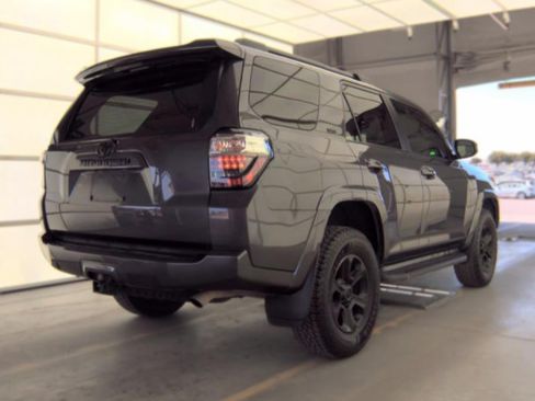 Used 2016 Toyota 4Runner SR5 AWD/4WD image 3