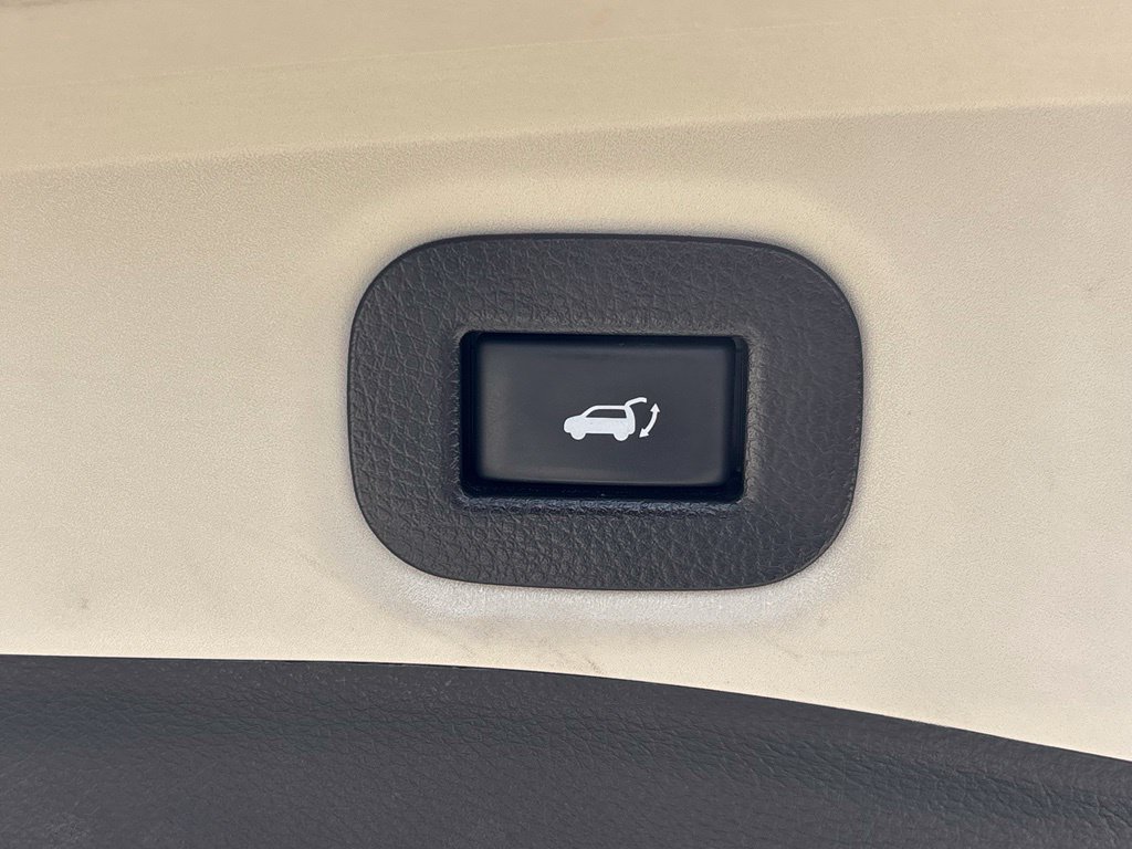 Used 2020 Nissan Rogue SV FWD image 25