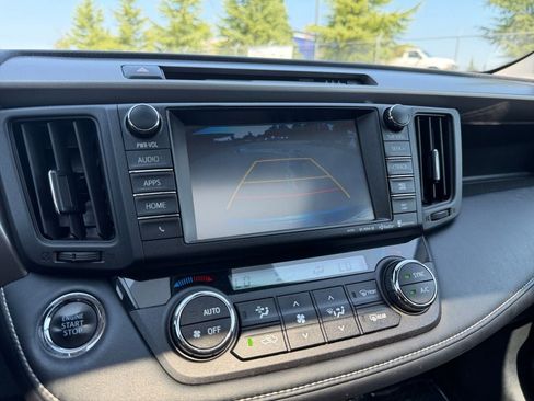 Used 2018 Toyota RAV4 Limited AWD/4WD image 17