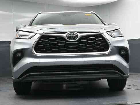 Certified 2024 Toyota Highlander XLE image 25