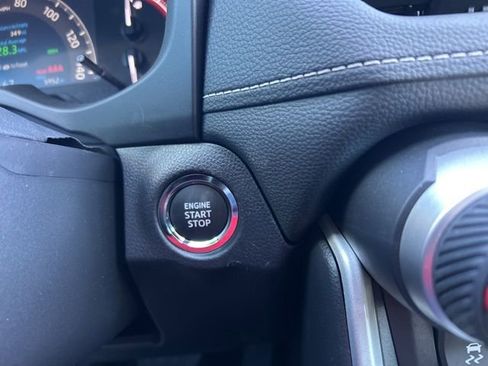 Used 2025 Toyota RAV4 XLE image 20