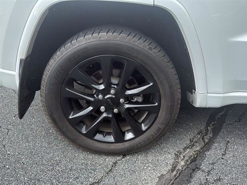 Used 2019 Jeep Grand Cherokee Altitude AWD/4WD image 4