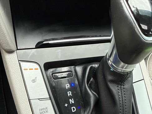 Used 2017 Hyundai Elantra Limited w/ Limited Ultimate Package 05 FWD image 18
