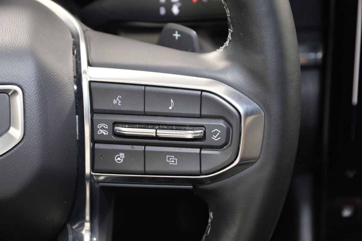 Used 2025 GMC Terrain Elevation w/ Technology Package II AWD/4WD image 32