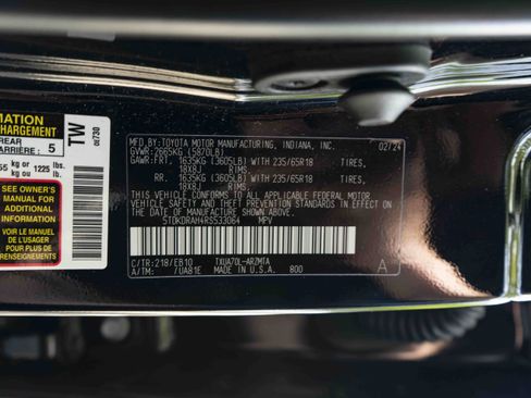 Used 2024 Toyota Highlander XLE FWD image 48