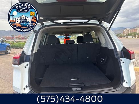 Used 2023 Nissan Rogue S image 12