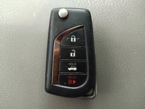 Used 2021 Toyota Camry SE FWD image 32