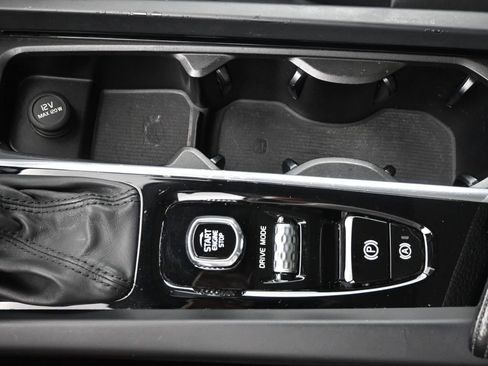 Used 2019 Volvo XC60 T5 Momentum w/ Premium Package image 37