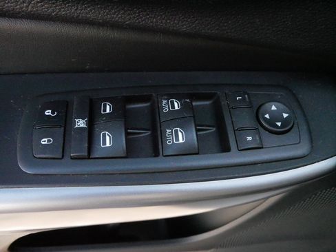 Used 2021 Jeep Cherokee Latitude Lux w/ Comfort/Convenience Group image 19